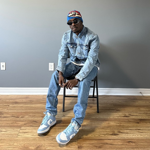 Pale Blue Rinse Wash Denim Jacket
Size L
color Blue - Picture 6 of 6